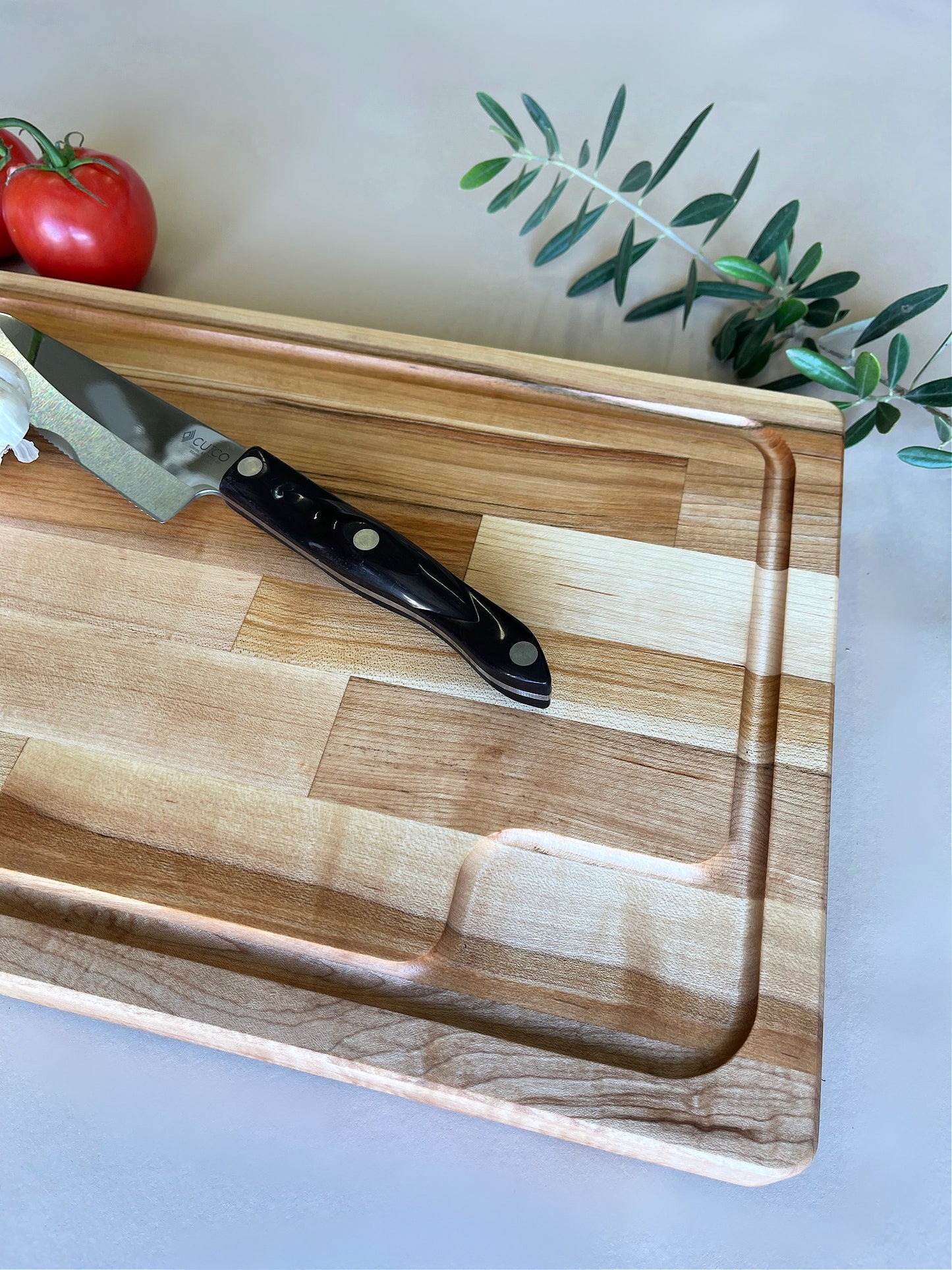 "Classic" Edge Grain Cutting Board in Maple w/ Grease Trough